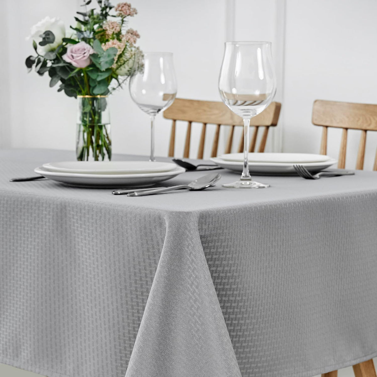 maxmill Rectangle Tablecloth Weaved Pattern Waterproof Spillproof Wrinkle Free Table Cloth, Kitchen Dining Tabletop Decoration, Fabric Table Cover for Holiday Parties, 52 x 70 Inch, Sage Green